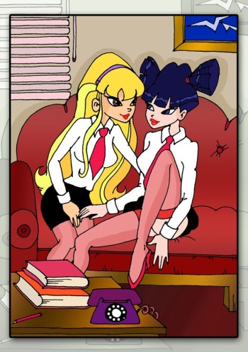 Stella and Musa Winx have a little lesbian action cover